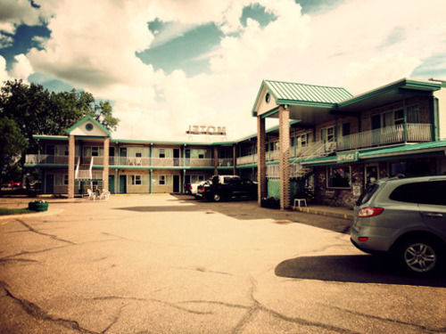 Satellite Motel Медисин Хет Екстериор снимка