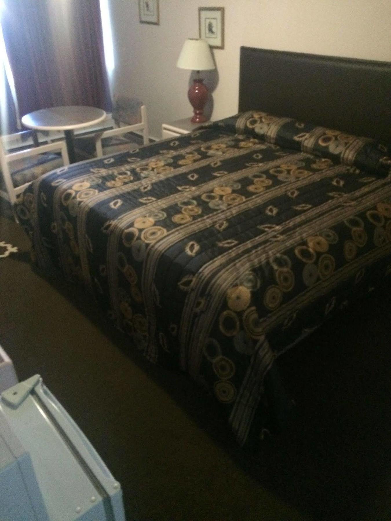Satellite Motel Медисин Хет Екстериор снимка